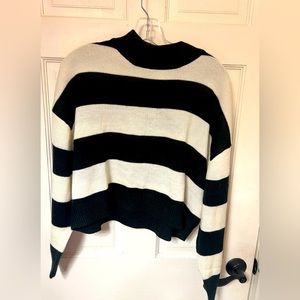 NWOT H&M mock turtle neck sweater.